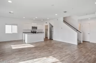 Photo #2: 2579349 Listing 