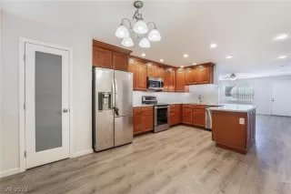 Photo #2: 2579367 Listing 