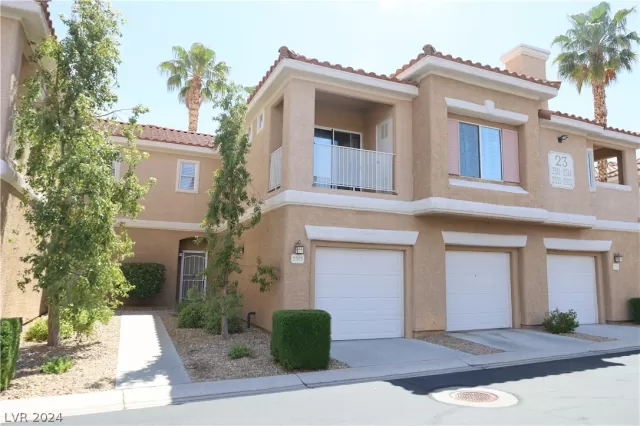 MLS: 2579406 Condo For Sale