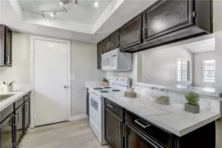 Photo #3: 2579407 Listing