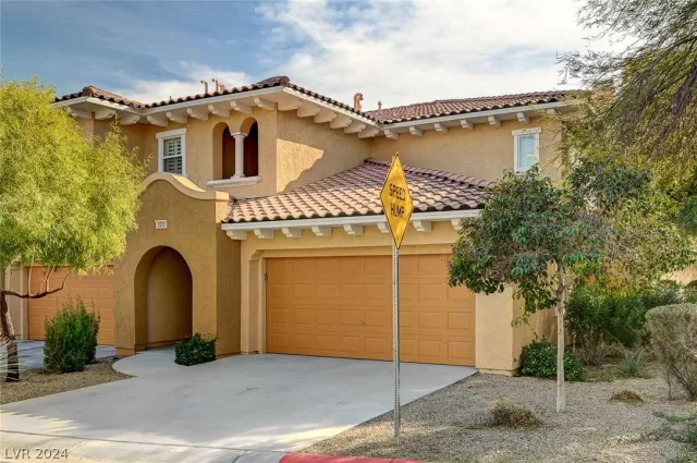 MLS: 2579476 Condo For Sale