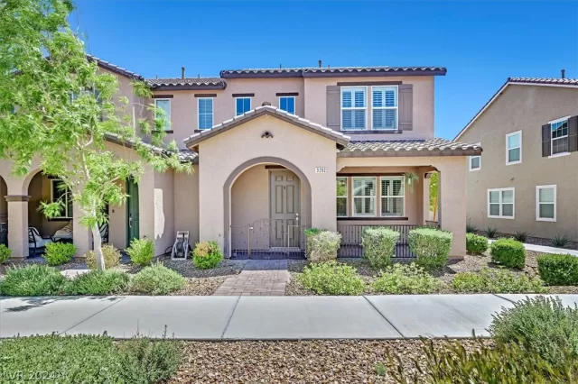 MLS: 2579500 Condo For Sale