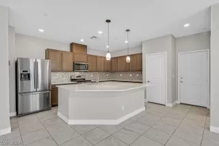 Photo #5: 2579500 Listing 