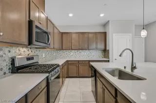 Photo #6: 2579500 Listing 