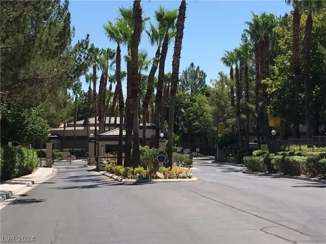 MLS: 2579551 Condo For Sale