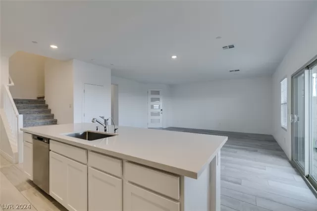 MLS: 2579552 Condo For Sale