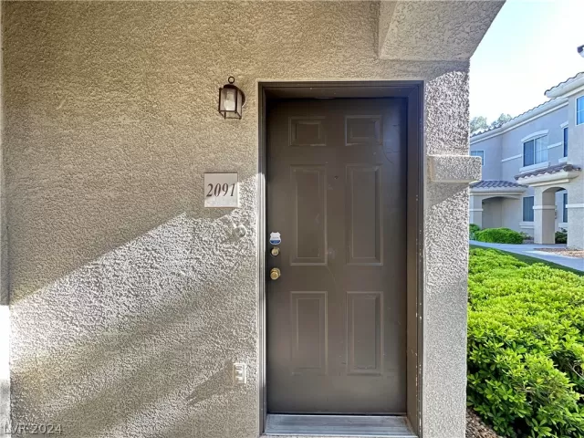 MLS: 2579562 Condo For Sale