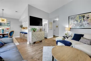 Photo #2: 2579569 Listing 