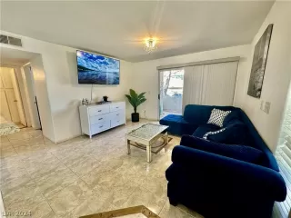 Photo #2: 2579574 Listing