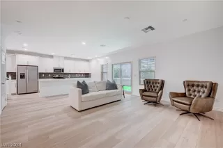 Photo #5: 2579580 Listing