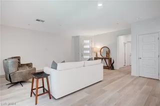 Photo #6: 2579580 Listing