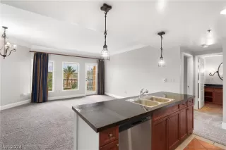 Photo #3: 2579589 Listing