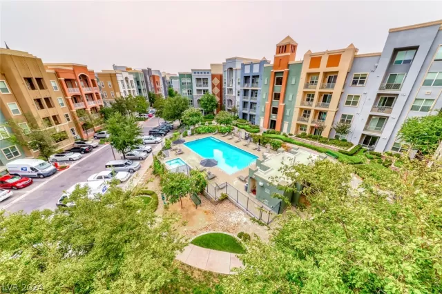 MLS: 2579604 Condo For Sale