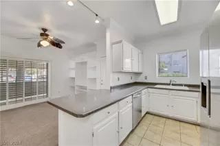 Photo #4: 2579643 Listing