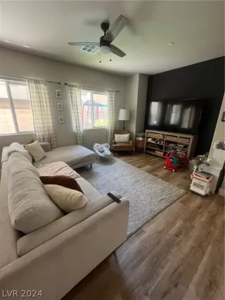 Photo #2: 2579653 Listing