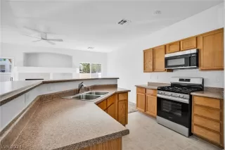 Photo #3: 2579661 Listing