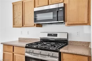 Photo #4: 2579661 Listing