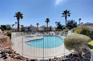 Photo #5: 2579685 Listing