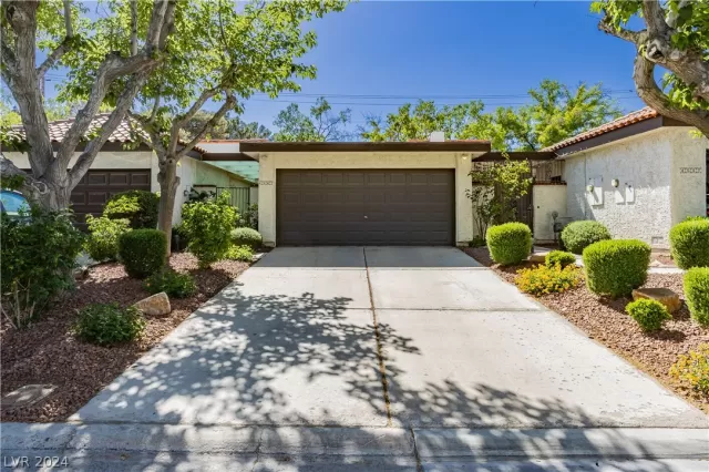 MLS: 2579689 Condo For Sale