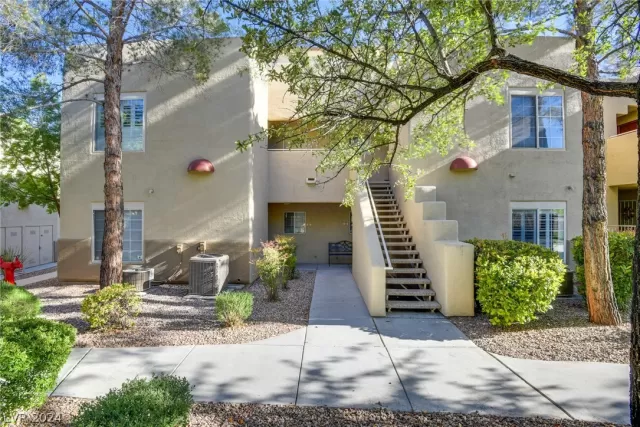 MLS: 2579737 Condo For Sale