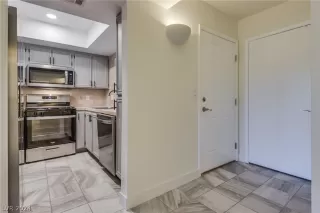 Photo #6: 2579737 Listing