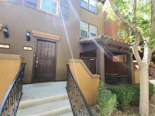 MLS: 2579773 Condo For Sale