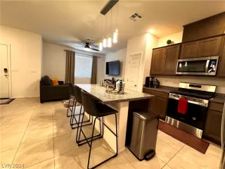 Photo #5: 2579810 Listing 