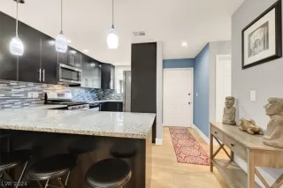 Photo #2: 2579811 Listing