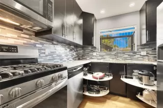 Photo #5: 2579811 Listing