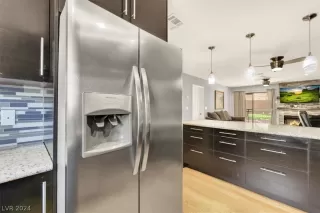 Photo #6: 2579811 Listing