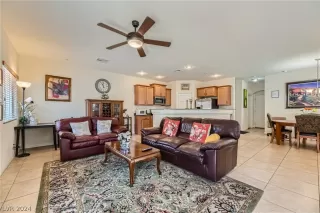 Photo #3: 2579812 Listing