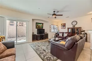 Photo #4: 2579812 Listing