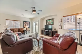 Photo #5: 2579812 Listing