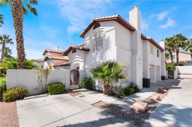 MLS: 2579823 Condo For Sale