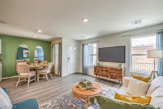 Photo #6: 2579847 Listing