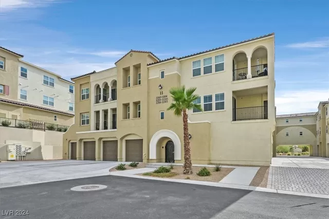 MLS: 2579862 Condo For Sale