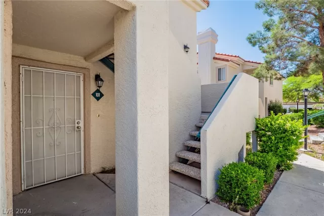 MLS: 2579865 Condo For Sale