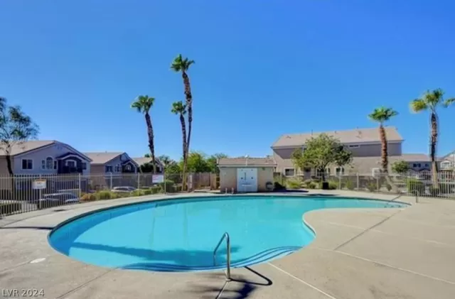 MLS: 2579868 Condo For Sale