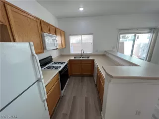 Photo #5: 2579868 Listing 