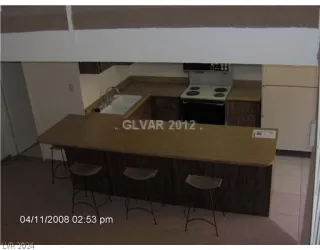 Photo #5: 2579898 Listing