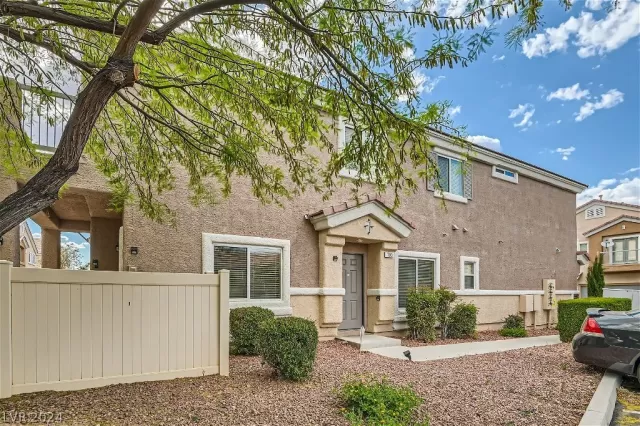 MLS: 2579917 Condo For Sale