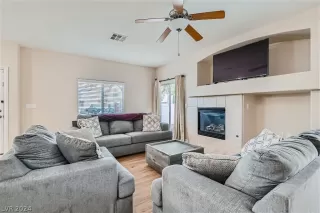 Photo #5: 2579917 Listing