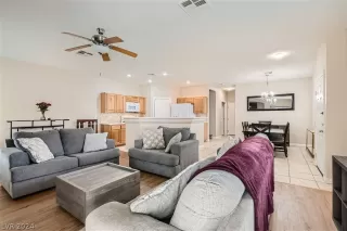 Photo #6: 2579917 Listing