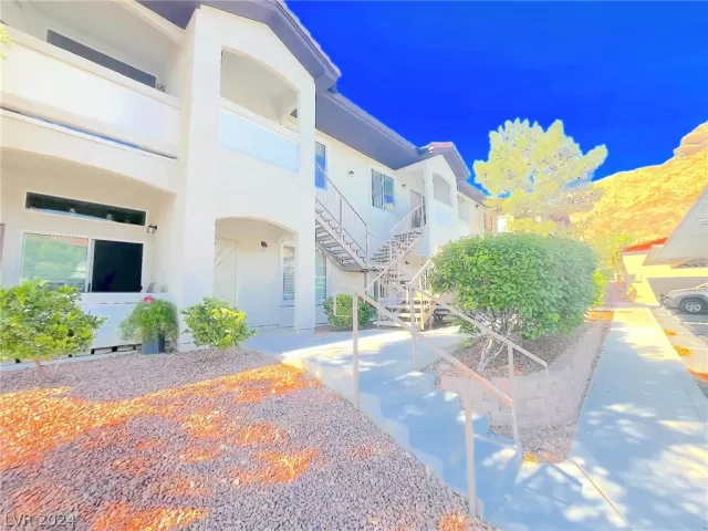 MLS: 2579921 Condo For Sale
