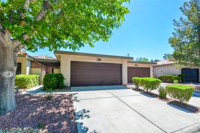 MLS: 2579934 Condo For Sale