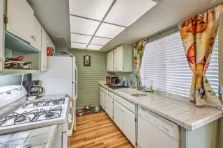 Photo #4: 2579939 Listing 