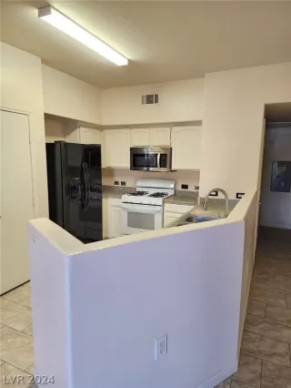 Photo #5: 2579947 Listing 