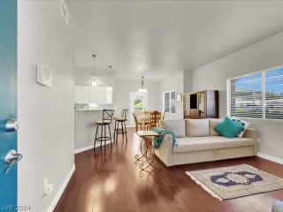 Photo #3: 2579950 Listing