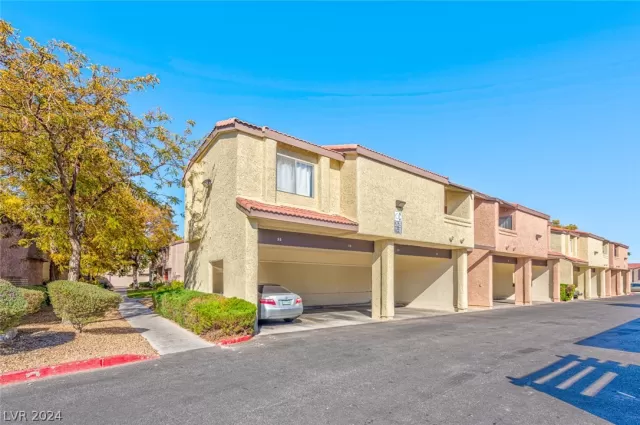 MLS: 2579952 Condo For Sale