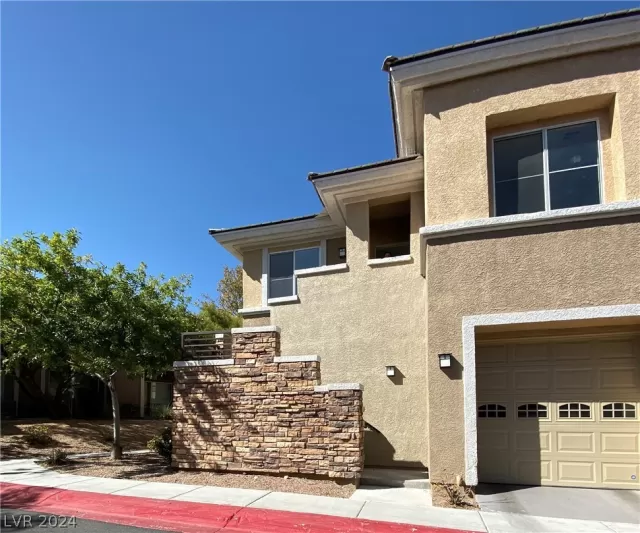 MLS: 2579966 Condo For Sale